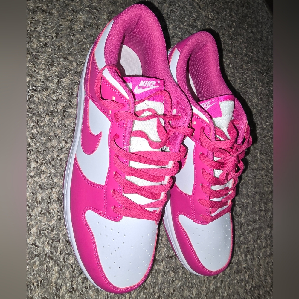 💫NEW 💫Nike Panda Low Fuchsia & White